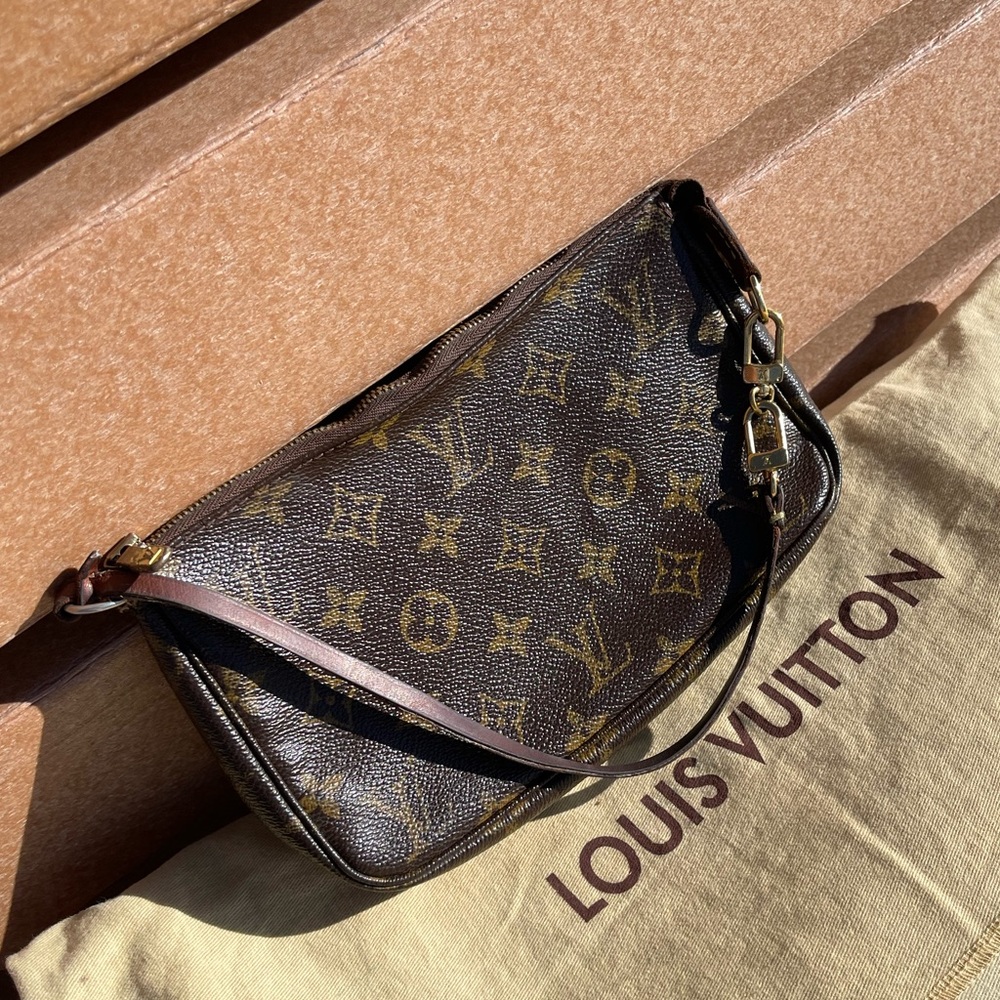 Authentic Louis Vuitton monogram Pochette